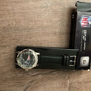NWT NFL Men's NE PATRIOTS Watch with Black Leather Strap